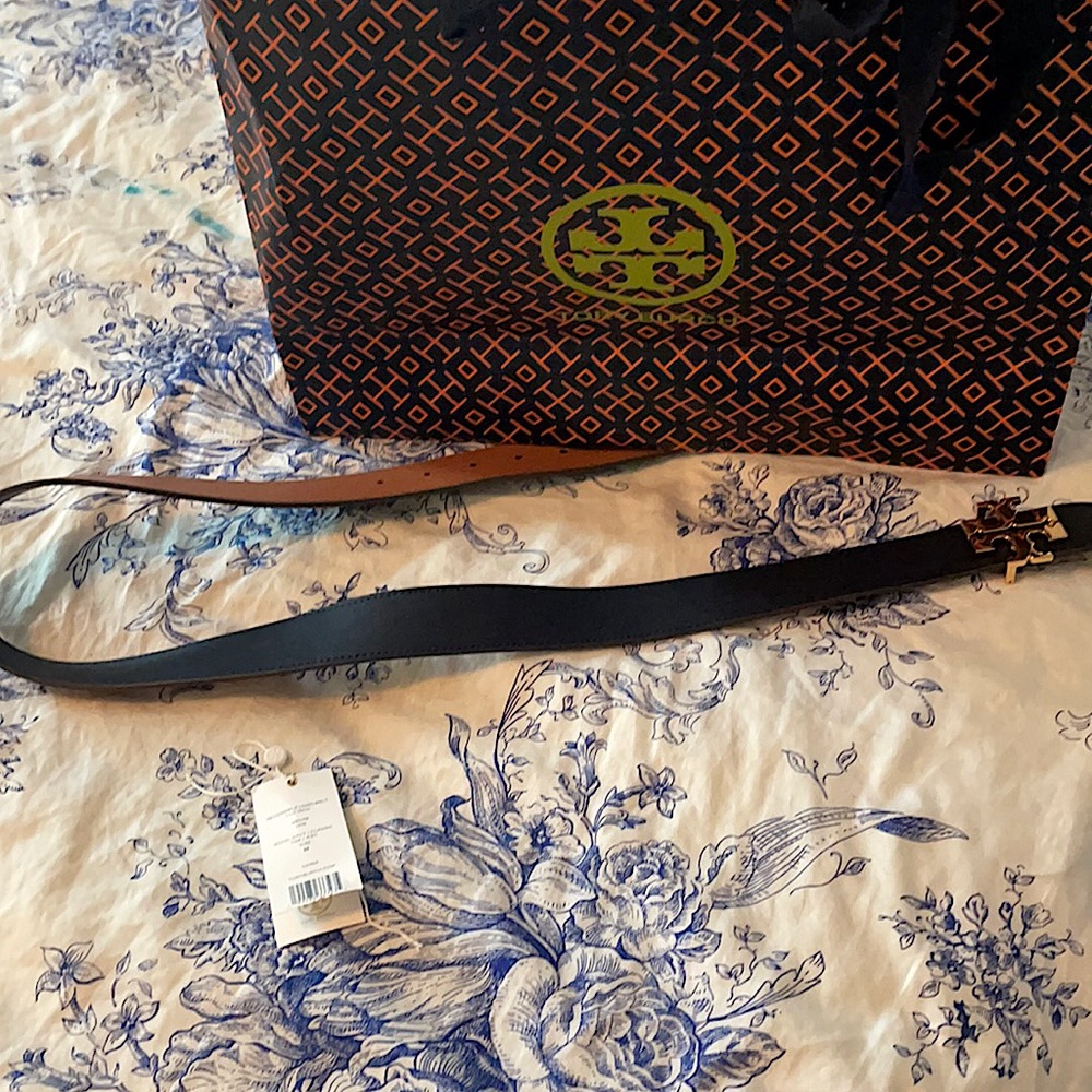 Tory Burch medium reversible belt.